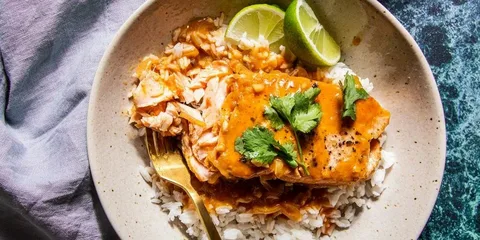 Microwave Red Curry Poached Salmon,Red Curry Salmon,Microwave Salmon Recipe,Quick Salmon Dinner,Thai-Inspired Salmon Recipe